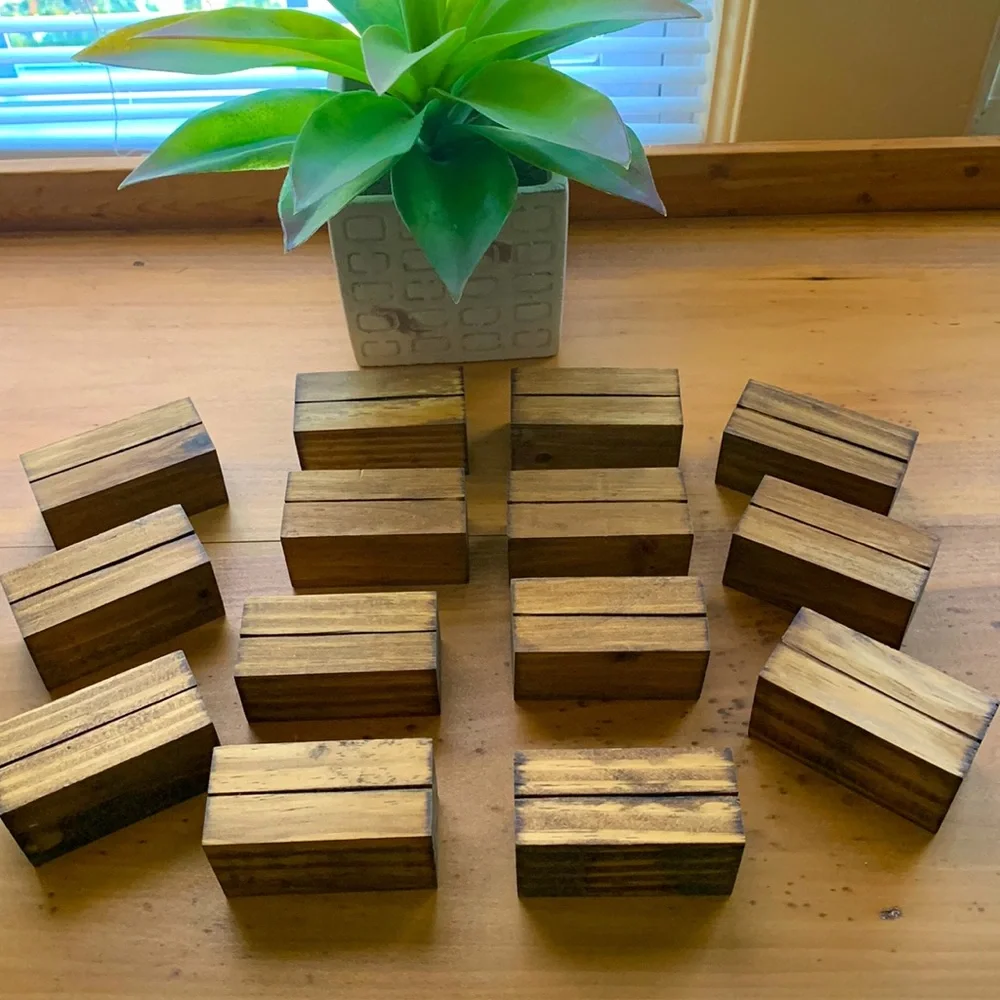 🌿Solid wood table card holders. Set of 14.